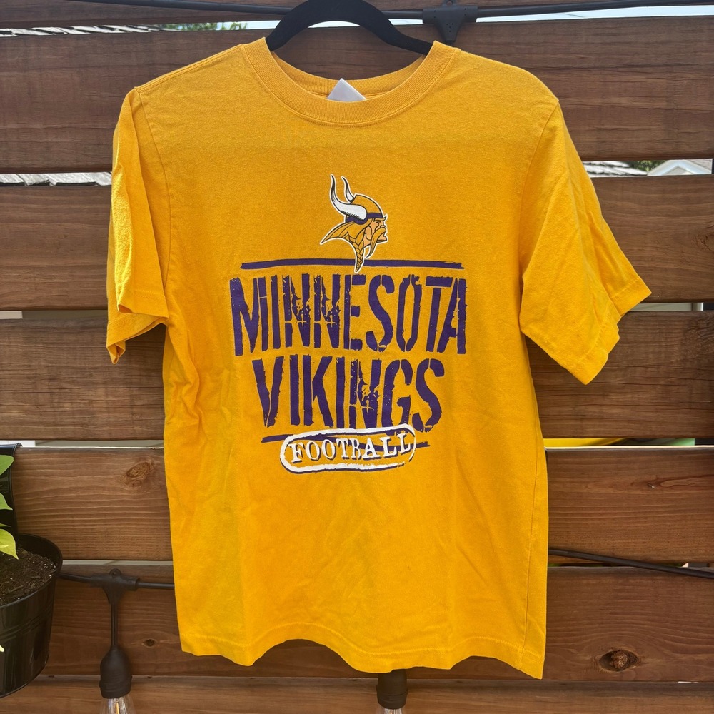 NFL Team Apparel Minnesota Vikings T-Shirt Youth XL Gold Good Distressed Graphic